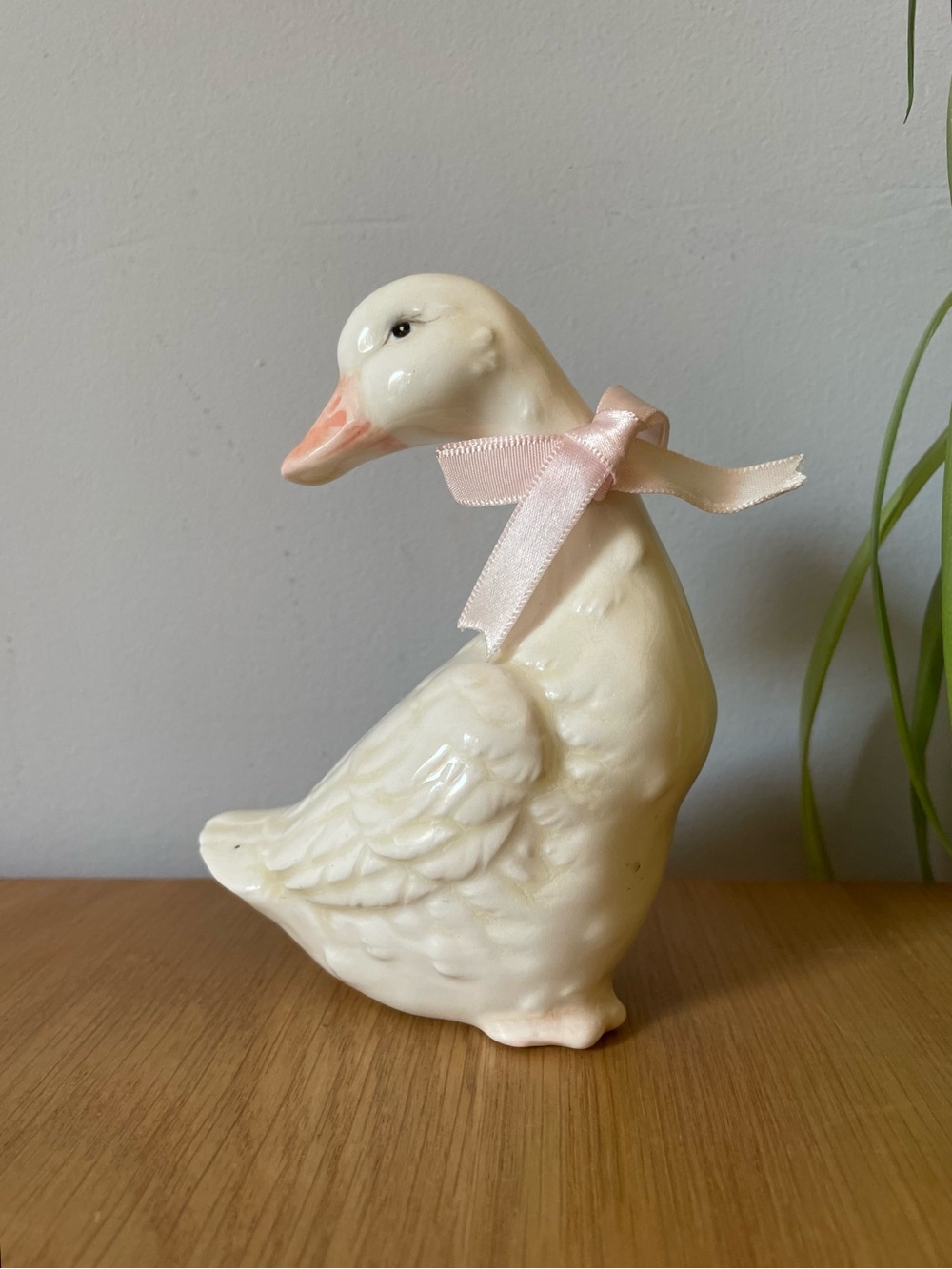 Vintage Country Cottage Ceramic White Goose with Pink Bow Figurine Kitsch 4.5”